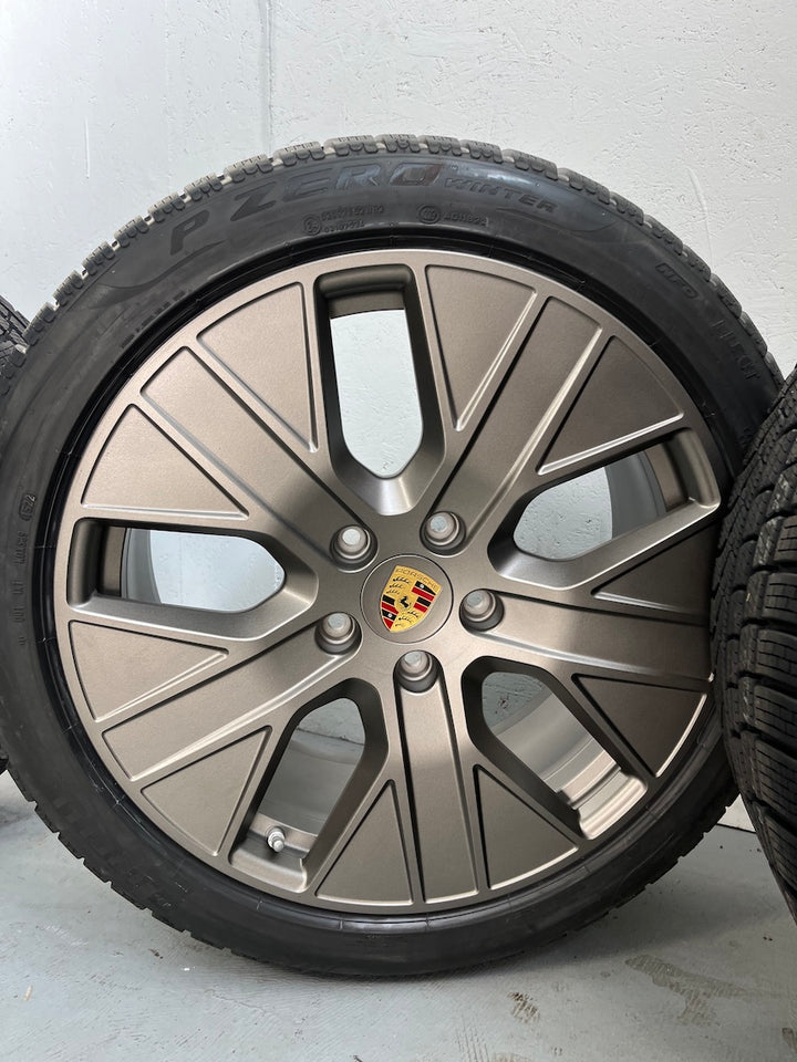 Porsche Taycan 20 Zoll TURBO AERO Winter Pirelli PLATINUM NEUREIFEN