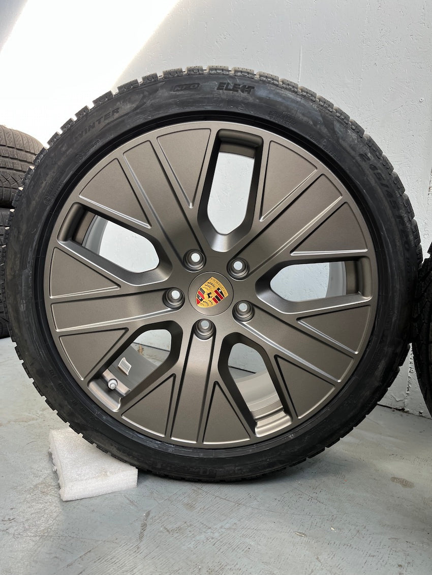 Porsche Taycan 20 Zoll TURBO AERO Winter Pirelli PLATINUM NEUREIFEN