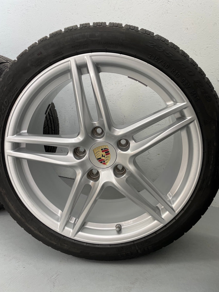 Porsche 991.2 19 Zoll Carrera Winter S C2 FACELIFT Pirelli Reifen 1 Saison