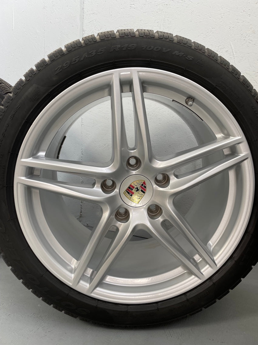 Porsche 991.2 19 Zoll Carrera Winter S C2 FACELIFT Pirelli Reifen 1 Saison