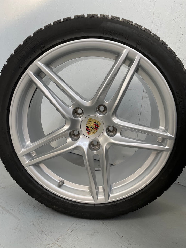 Porsche 991.2 19 Zoll Carrera Winter S C2 FACELIFT Pirelli Reifen 1 Saison
