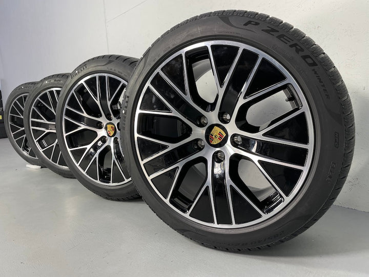 Porsche Taycan 20 Zoll TURBO AERO Winterräder Pirelli nur 2500 KM MwSt.awb.