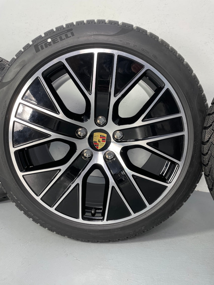 Porsche Taycan 20 Zoll TURBO AERO Winterräder Pirelli nur 2500 KM MwSt.awb.