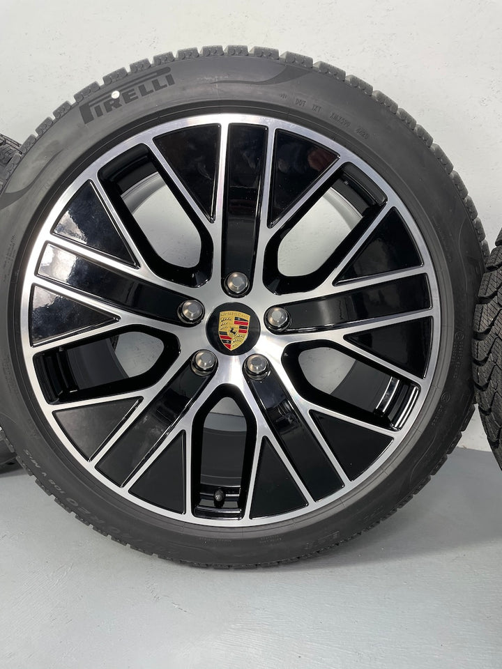 Porsche Taycan 20 Zoll TURBO AERO Winterräder Pirelli nur 2500 KM MwSt.awb.