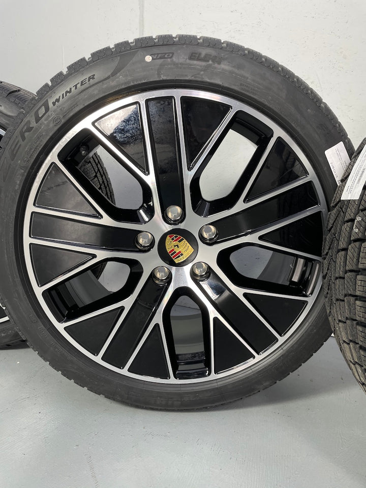 Porsche Taycan 20 Zoll TURBO AERO Winterräder Pirelli nur 2500 KM MwSt.awb.