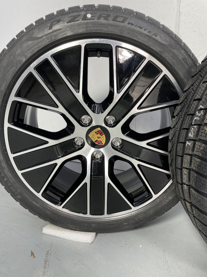 Porsche Taycan 20 Zoll TURBO AERO Winterräder Pirelli nur 2500 KM MwSt.awb.