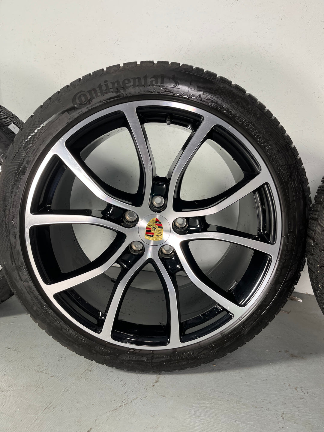 Porsche Cayenne COUPE E3 21 Zoll Exclusive Design 9y0 Winter Räder Conti