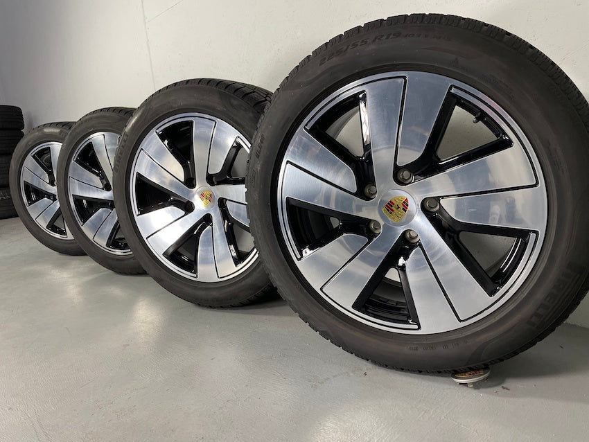 Porsche Taycan J1 19 Zoll Aero Winterräder Pirelli MwSt. awb.