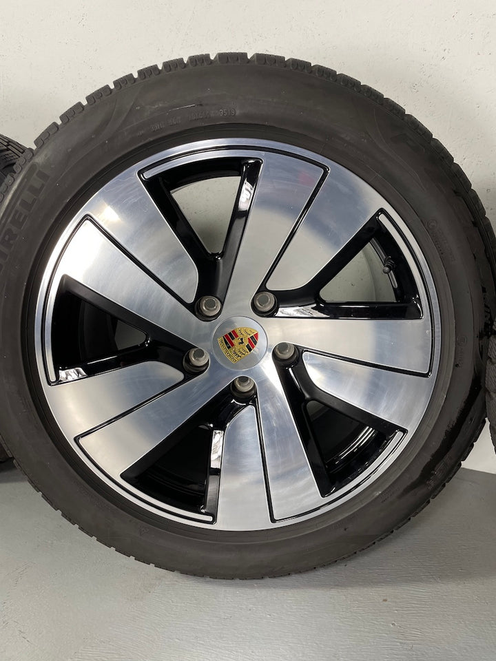 Porsche Taycan 19 Zoll Aero Winterräder Pirelli 2200KM TOP MwSt.