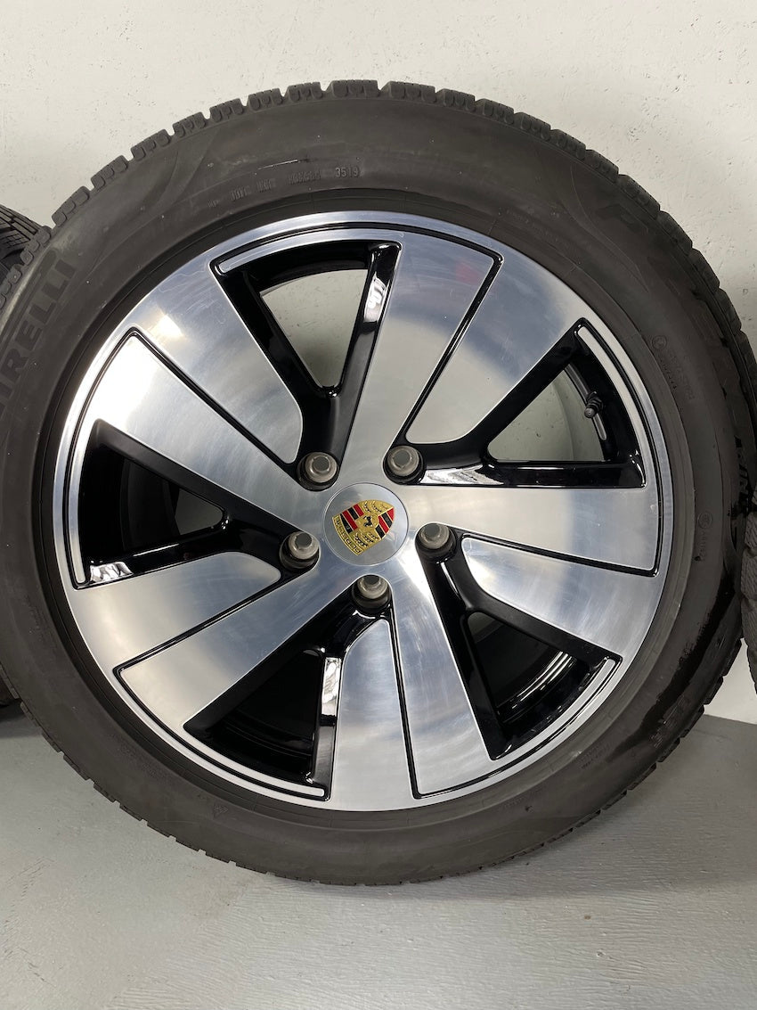 Porsche Taycan J1 19 Zoll Aero Winterräder Pirelli MwSt. awb.
