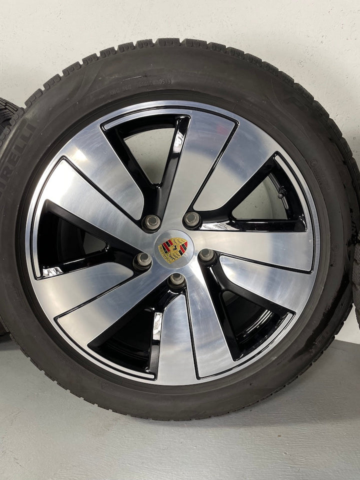 Porsche Taycan J1 19 Zoll Aero Winterräder Pirelli MwSt. awb.