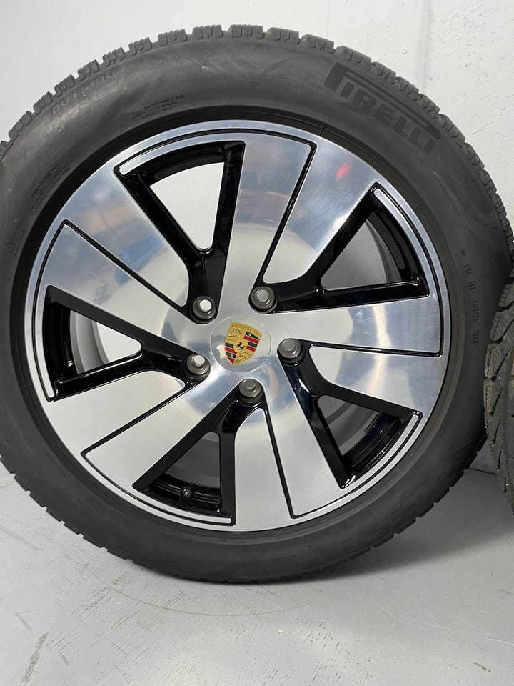 Porsche Taycan J1 19 Zoll Aero Winterräder Pirelli MwSt. awb.