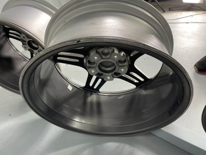 Porsche 997 19 Zoll Turbo Felgen Allrad Felgen 8J + 11J ET51 C4 4S