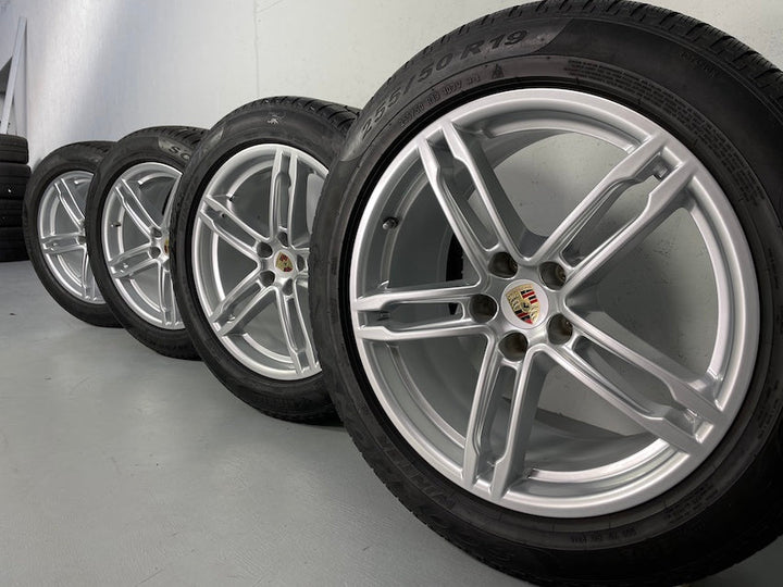 Porsche Macan III 19 Zoll Winter Räder Pirelli NEUWAGEN DOT2021