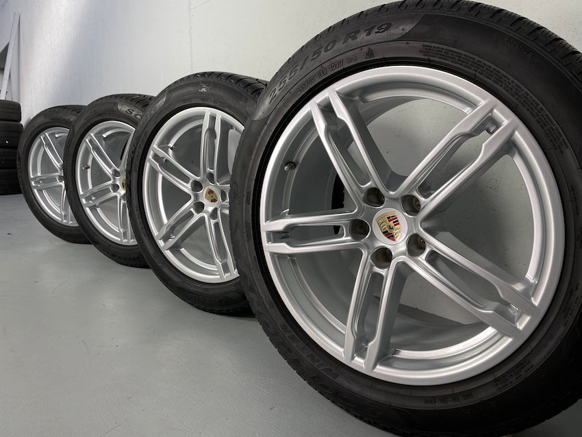 Porsche Macan I 19 Zoll Winter Räder Pirelli DOT 2022 6-7mm TOP