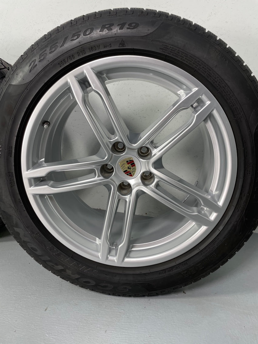 Porsche Macan I 19 Zoll Winter Räder Pirelli DOT 2022 6-7mm TOP