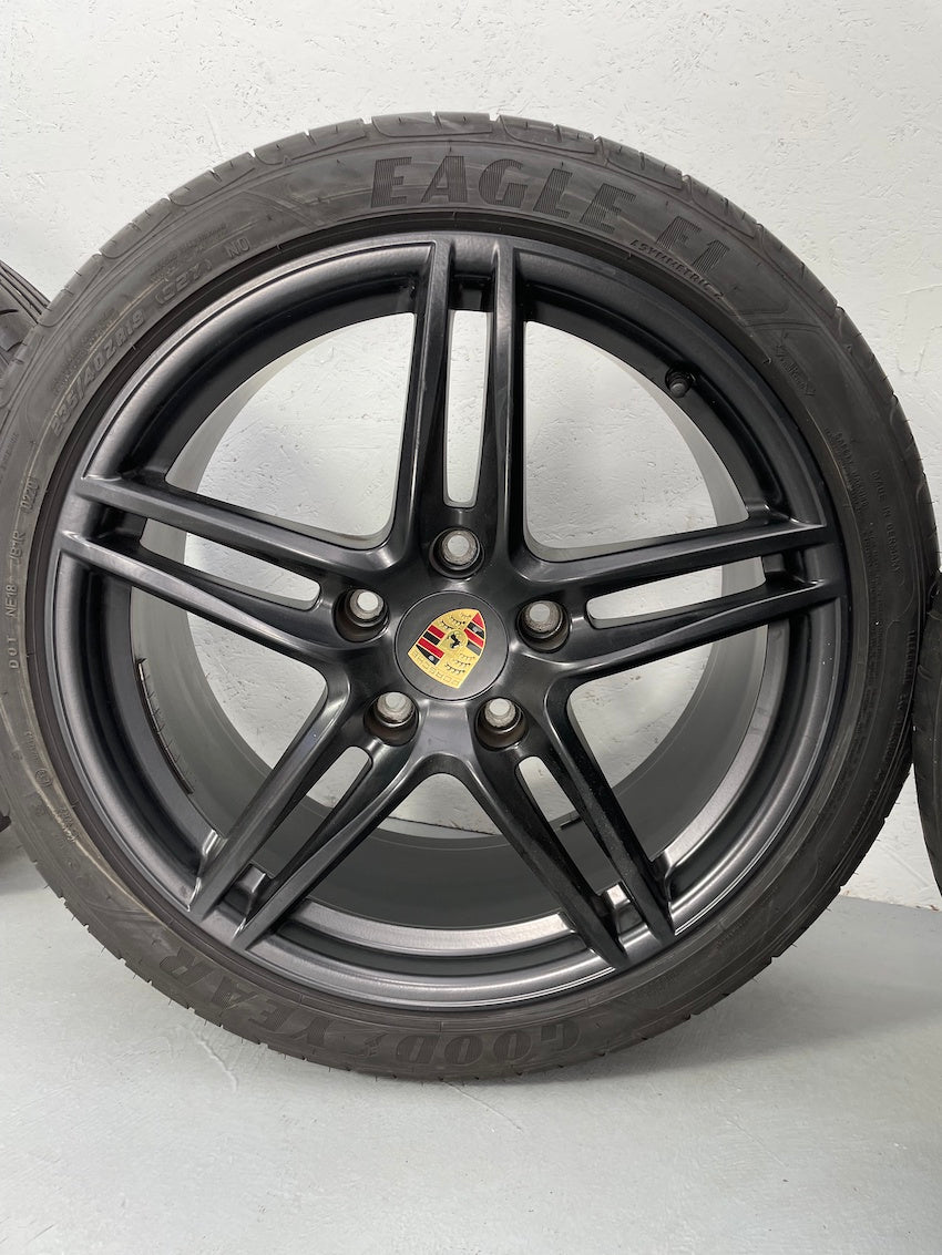 Porsche 991.2 19 Zoll Carrera Sommer Räder C4 4S mattschwarz