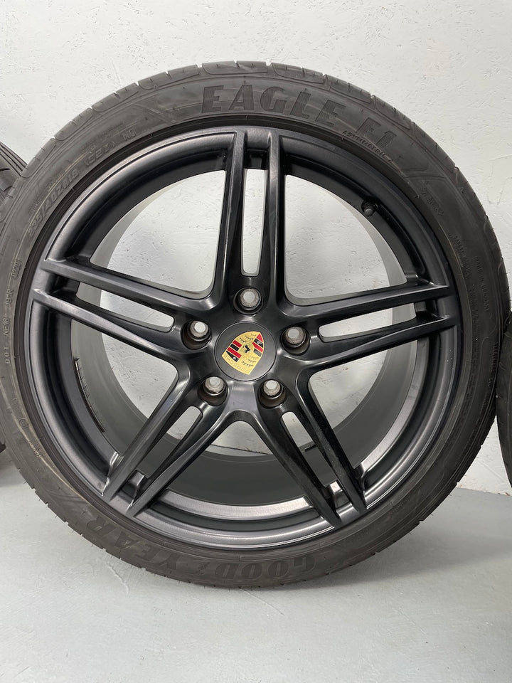 Porsche 991.2 19 Zoll Carrera Sommer Räder C4 4S mattschwarz