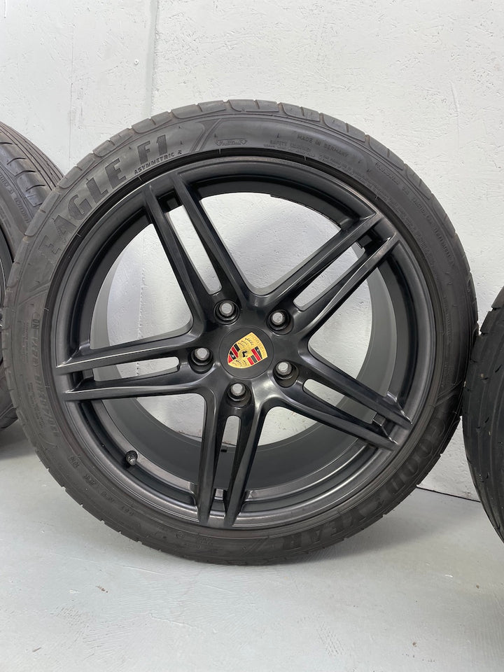 Porsche 991.2 19 Zoll Carrera Sommer Räder C4 4S mattschwarz