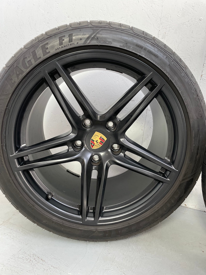 Porsche 991.2 19 Zoll Carrera Sommer Räder C4 4S mattschwarz