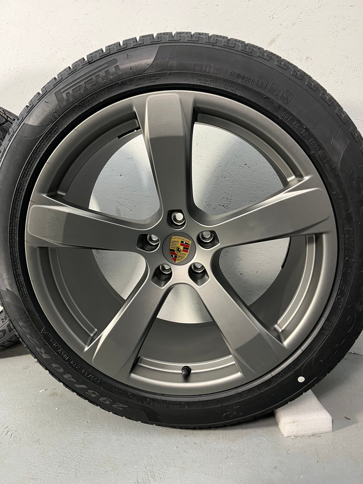 Porsche Macan III 20 Zoll SPORT WINTER RÄDER Pirelli 7mm DOT aus 2023