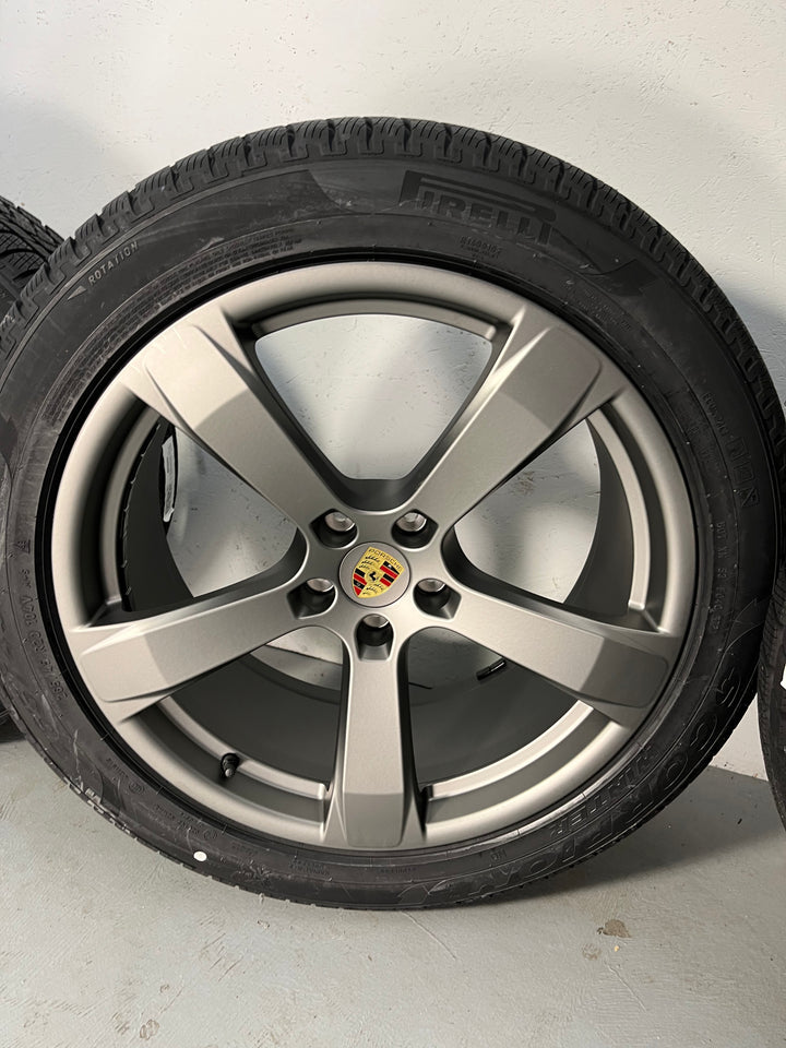 Porsche Macan III 20 Zoll SPORT WINTER RÄDER Pirelli 7mm DOT aus 2023