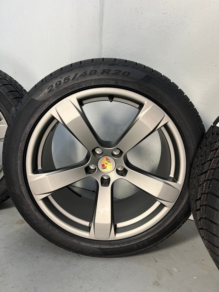 Porsche Macan III 20 Zoll SPORT WINTER RÄDER Pirelli NEUER RADSATZ