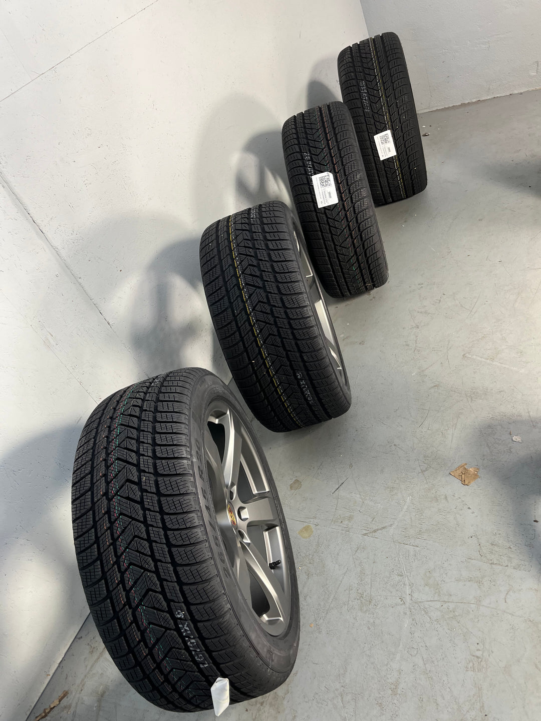 Porsche Macan III 20 Zoll SPORT WINTER RÄDER Pirelli 7mm DOT aus 2023