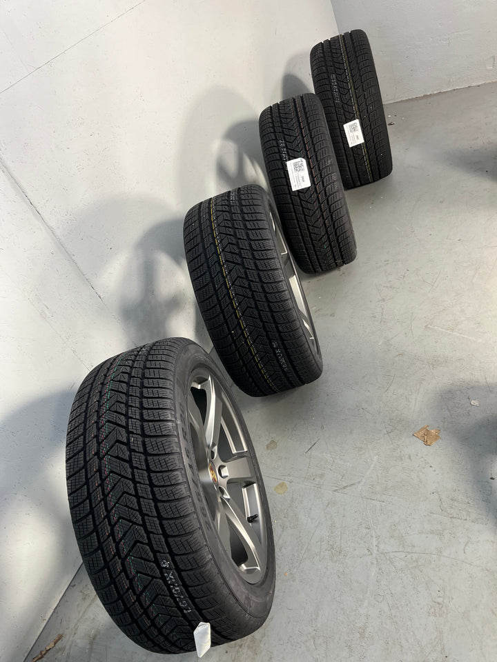 Porsche Macan III 20 Zoll SPORT WINTER RÄDER Pirelli 7mm DOT aus 2023