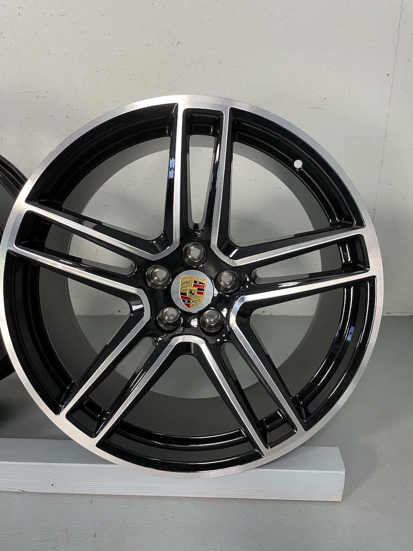 Porsche Macan II 20 Zoll Turbo Sommer Räder NEUREIFEN Pirelli P-Zero N0