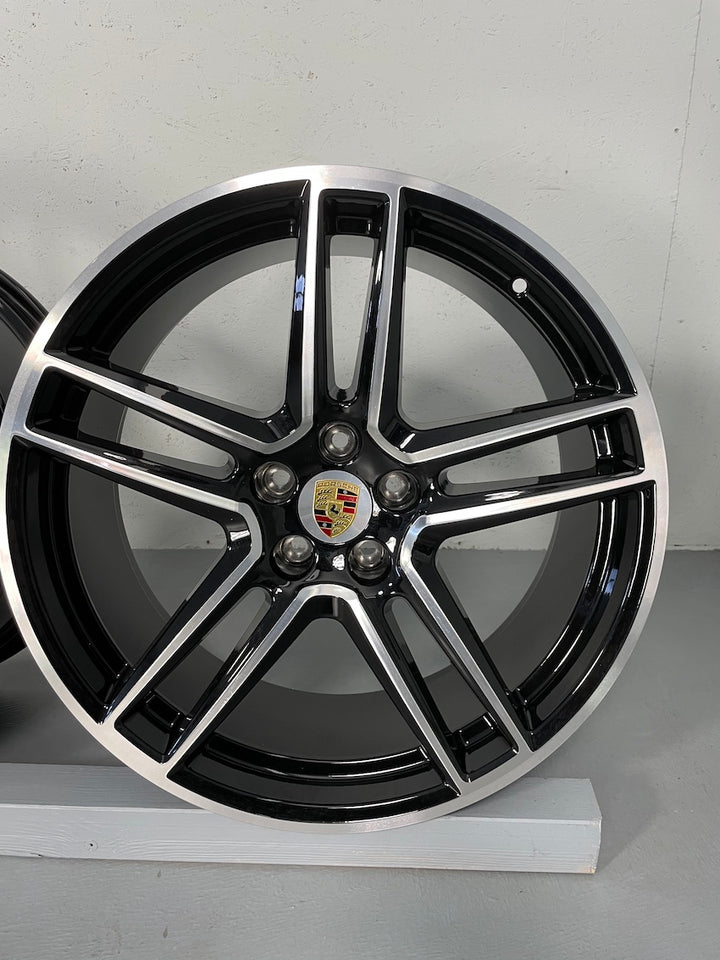 Porsche Macan II 20 Zoll Turbo Sommer Räder NEUREIFEN Pirelli P-Zero N0