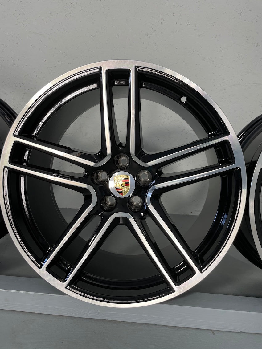 Porsche Macan II 20 Zoll Turbo Sommer Räder NEUREIFEN Pirelli P-Zero N0