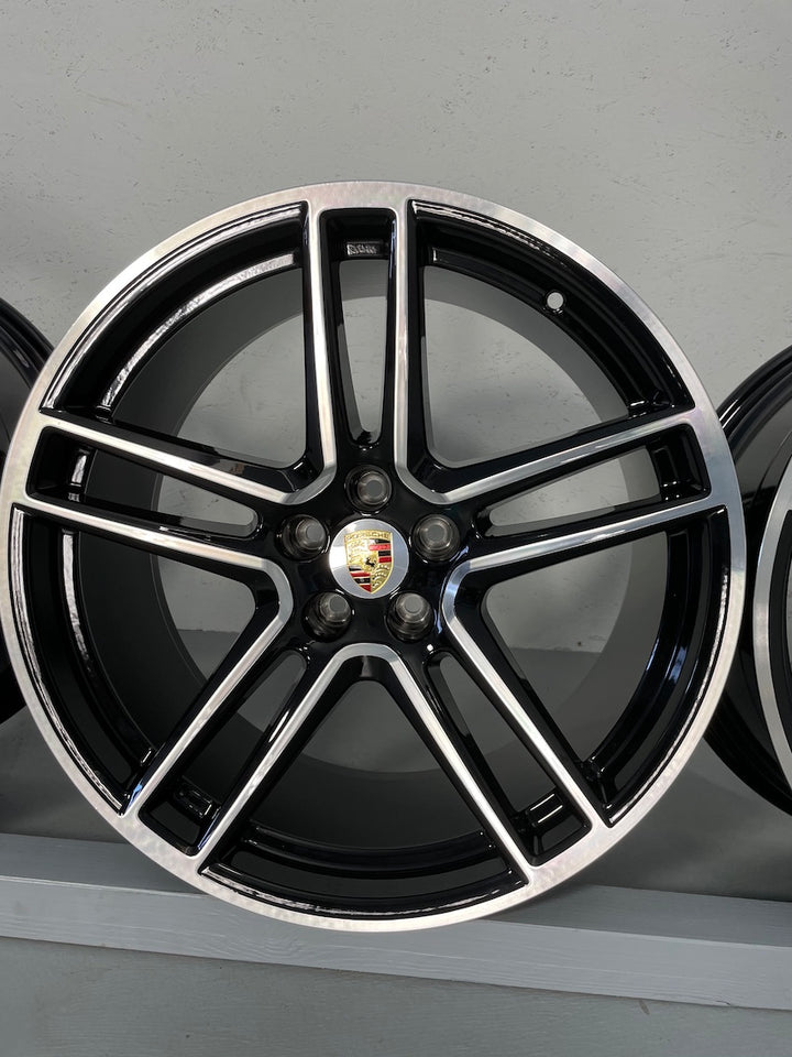 Porsche Macan II 20 Zoll Turbo Sommer Räder NEUREIFEN Pirelli P-Zero N0
