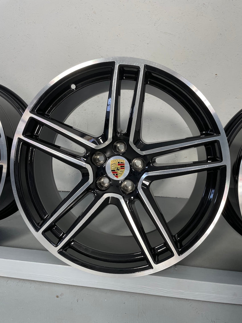 Porsche Macan II 20 Zoll Turbo Sommer Räder NEUREIFEN Pirelli P-Zero N0