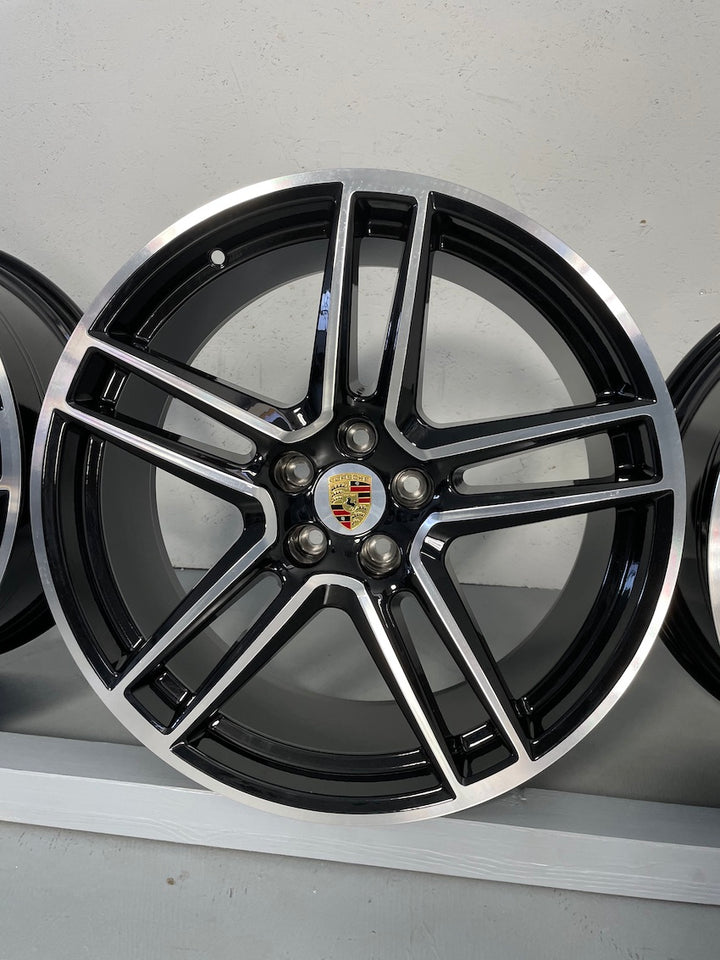 Porsche Macan II 20 Zoll Turbo Sommer Räder NEUREIFEN Pirelli P-Zero N0