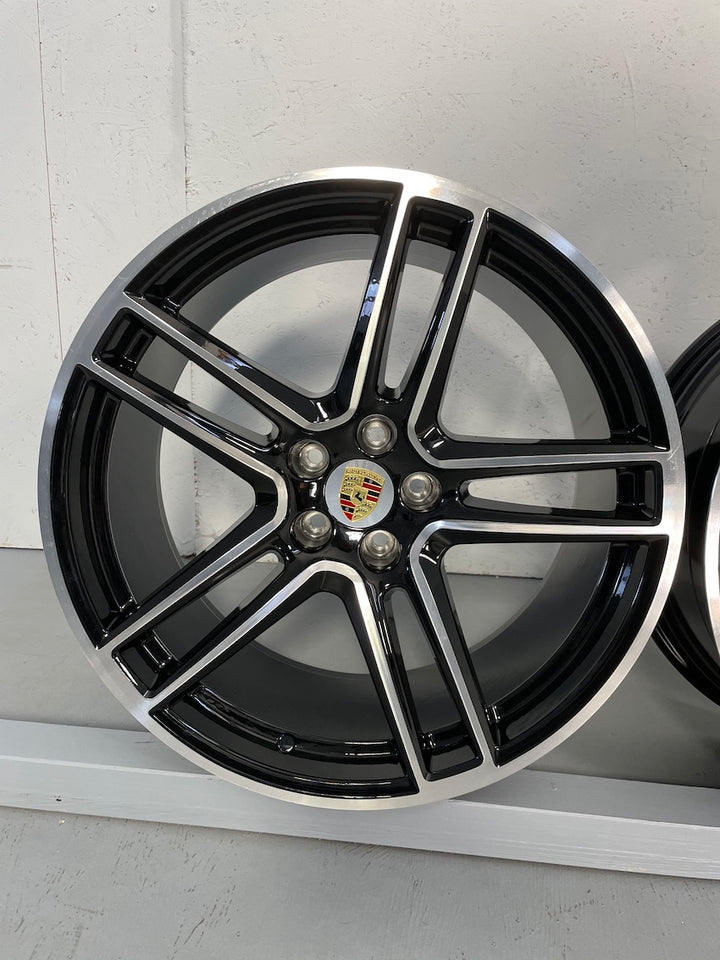 Porsche Macan II 20 Zoll Turbo Sommer Räder NEUREIFEN Pirelli P-Zero N0