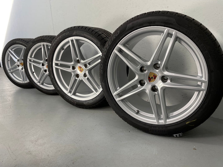 Porsche 991.2 19 Zoll Carrera Winter Räder S C2 Pirelli TOP Heckantrieb 6,5mm