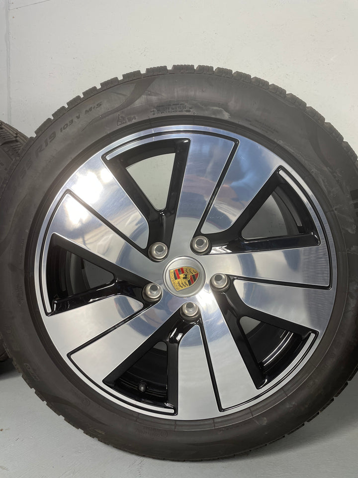 Porsche Taycan 19 Zoll Aero Winterräder Pirelli DOT2023
