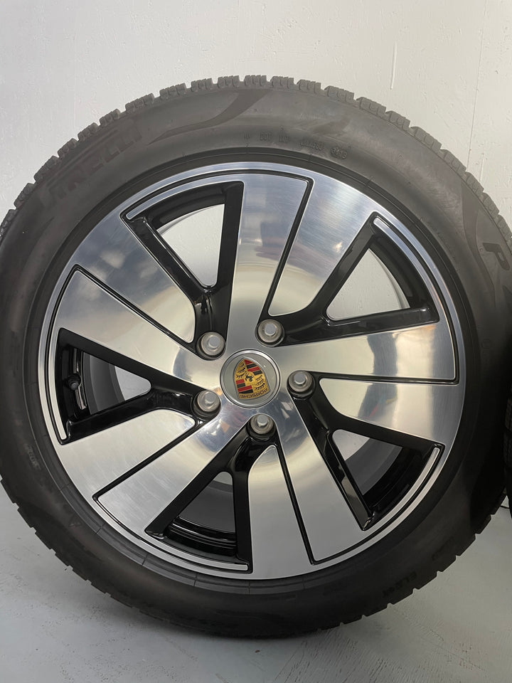 Porsche Taycan 19 Zoll Aero Winterräder Pirelli DOT2023