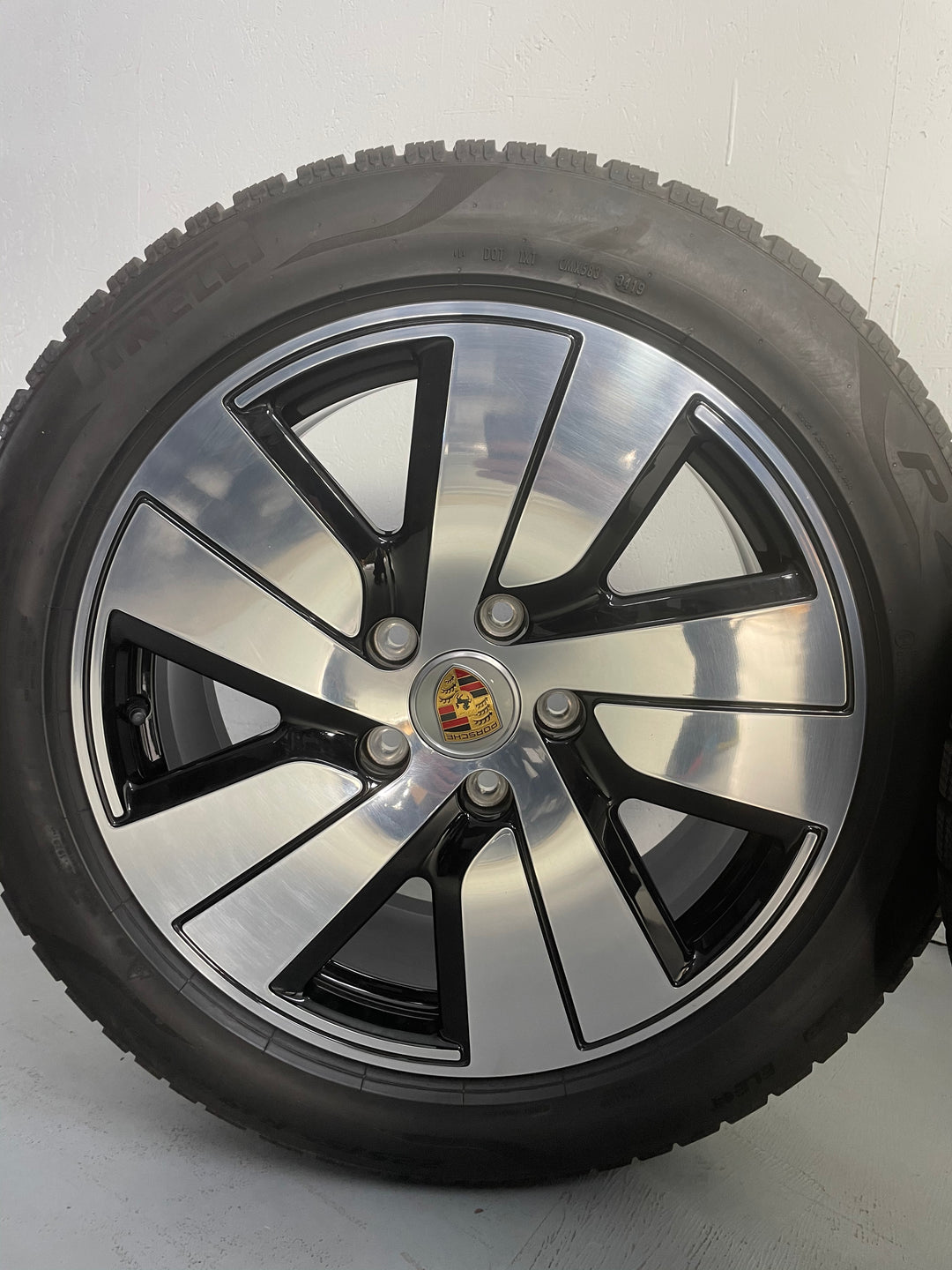 Porsche Taycan 19 Zoll Aero Winterräder Pirelli DOT2023