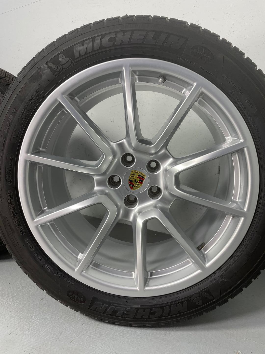 Porsche Macan 20 Zoll Sport Design Winter Räder Michelin MwSt.