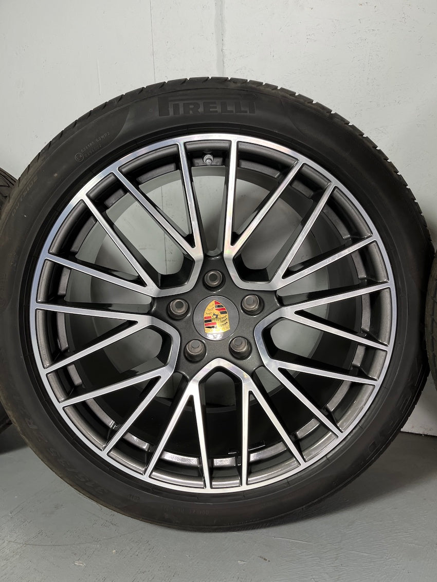 Porsche Cayenne E3 I 21 Zoll RS Spyder Sommer Pirelli neuwertige Felgen