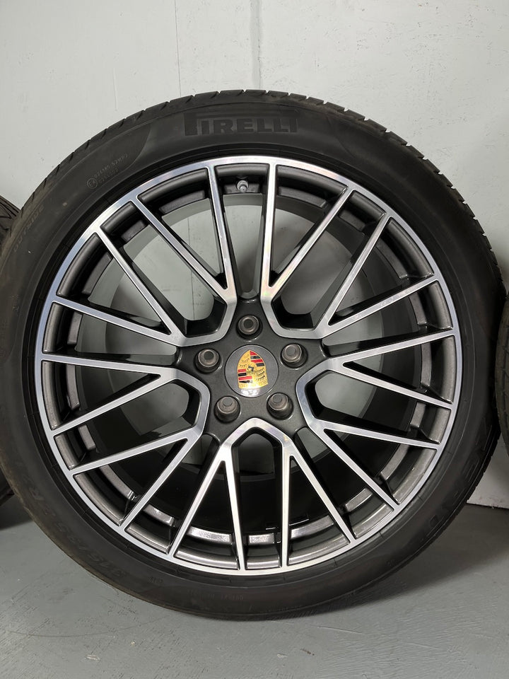 Porsche Cayenne E3 I 21 Zoll RS Spyder Sommer Pirelli neuwertige Felgen
