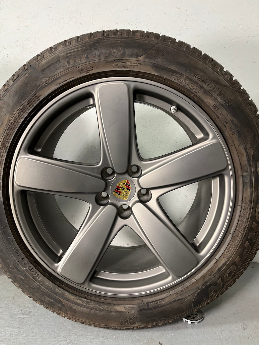 Porsche Macan 19 Zoll Sport Classic Winter Räder PLATINUM Pirelli MACAN I