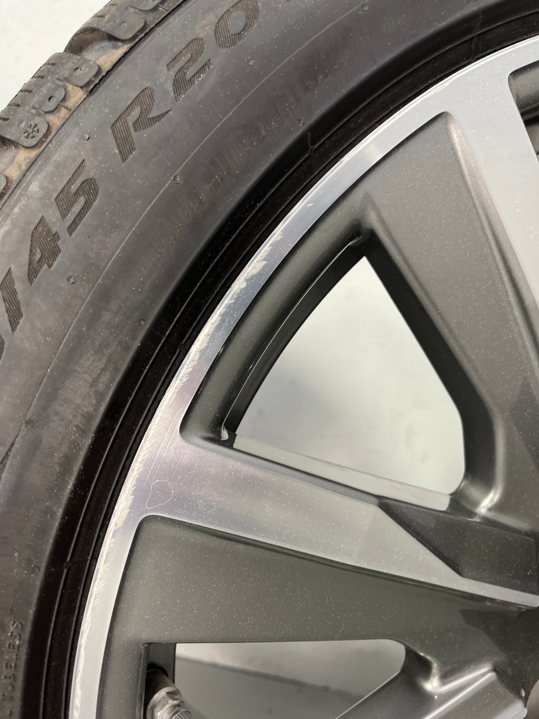 Porsche Taycan 20 Zoll Tequipment Design Winterräder Pirelli 7mm 1500KM