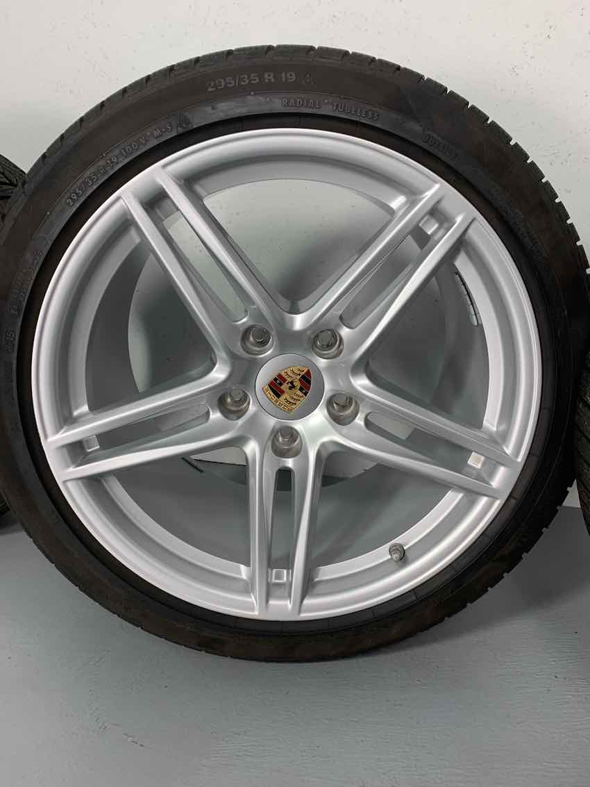 Porsche 991.2 19 Zoll Carrera Winter 4S C4 Continental 7,5-8mm
