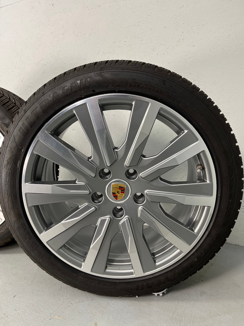 Porsche Taycan 20 Zoll Tequipment Design Winterräder 800Km DOT2021