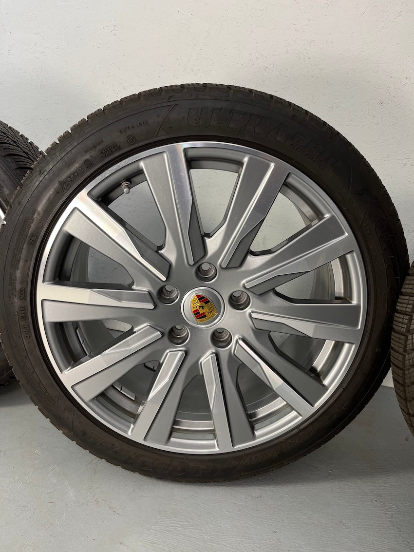 Porsche Taycan 20 Zoll Tequipment Design Winterräder 800Km DOT2021