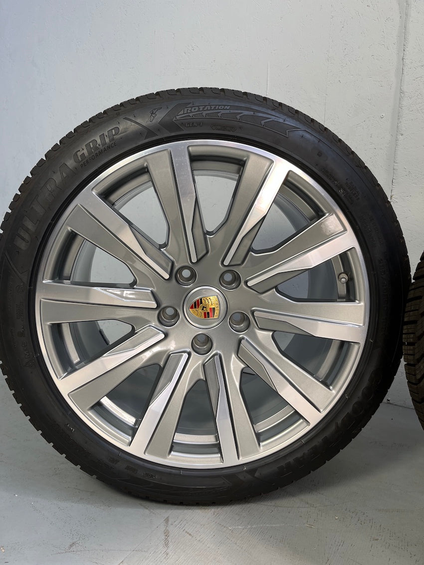 Porsche Taycan 20 Zoll Tequipment Design Winterräder 800Km DOT2021