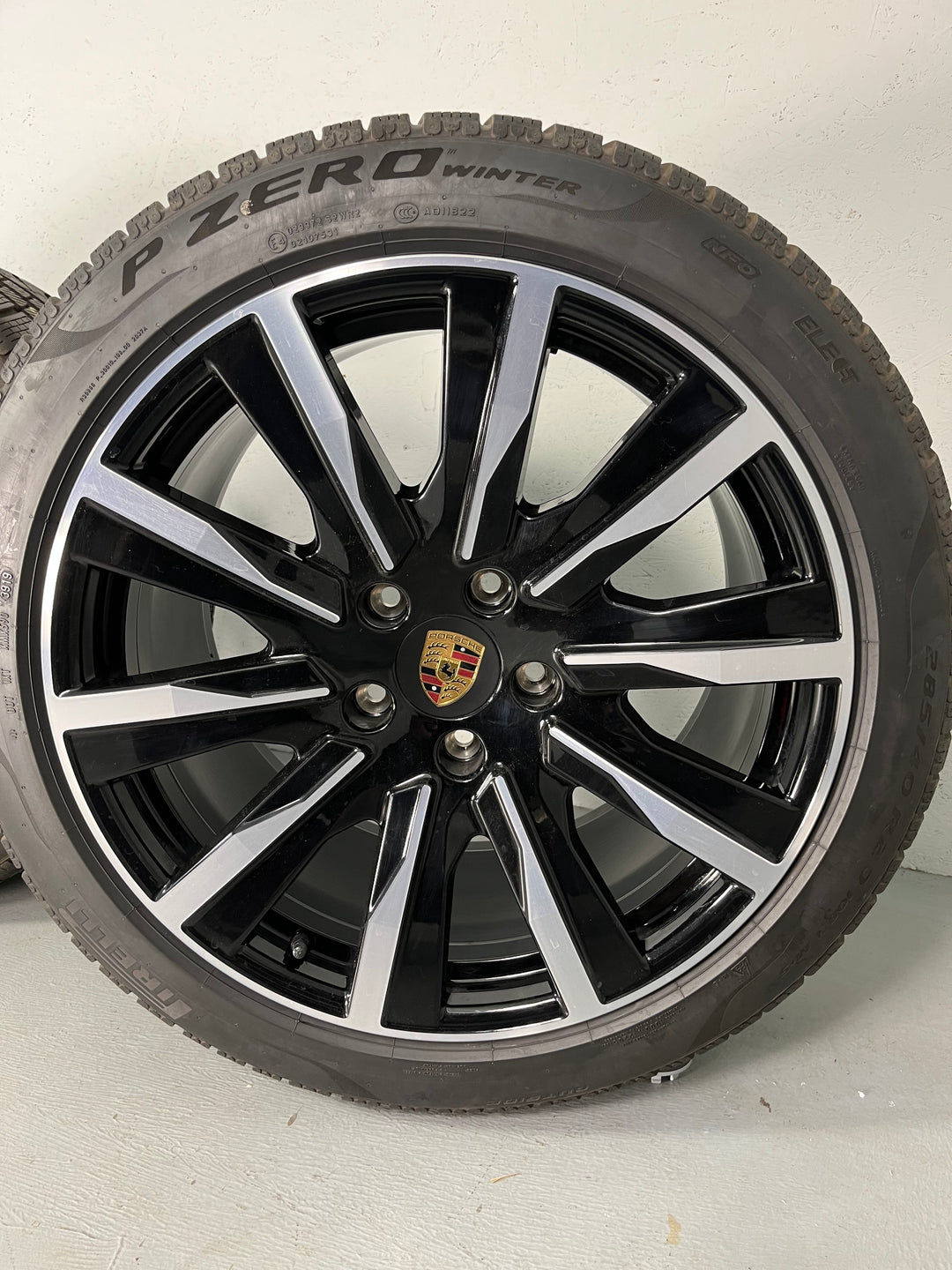 Porsche Taycan 20 Zoll Tequipment Design Winterräder Pirelli MwSt.